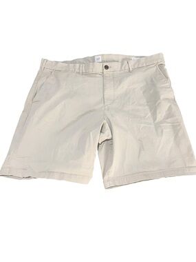 Men’s GAP Essential Khaki Flat-Front Shorts Size 42